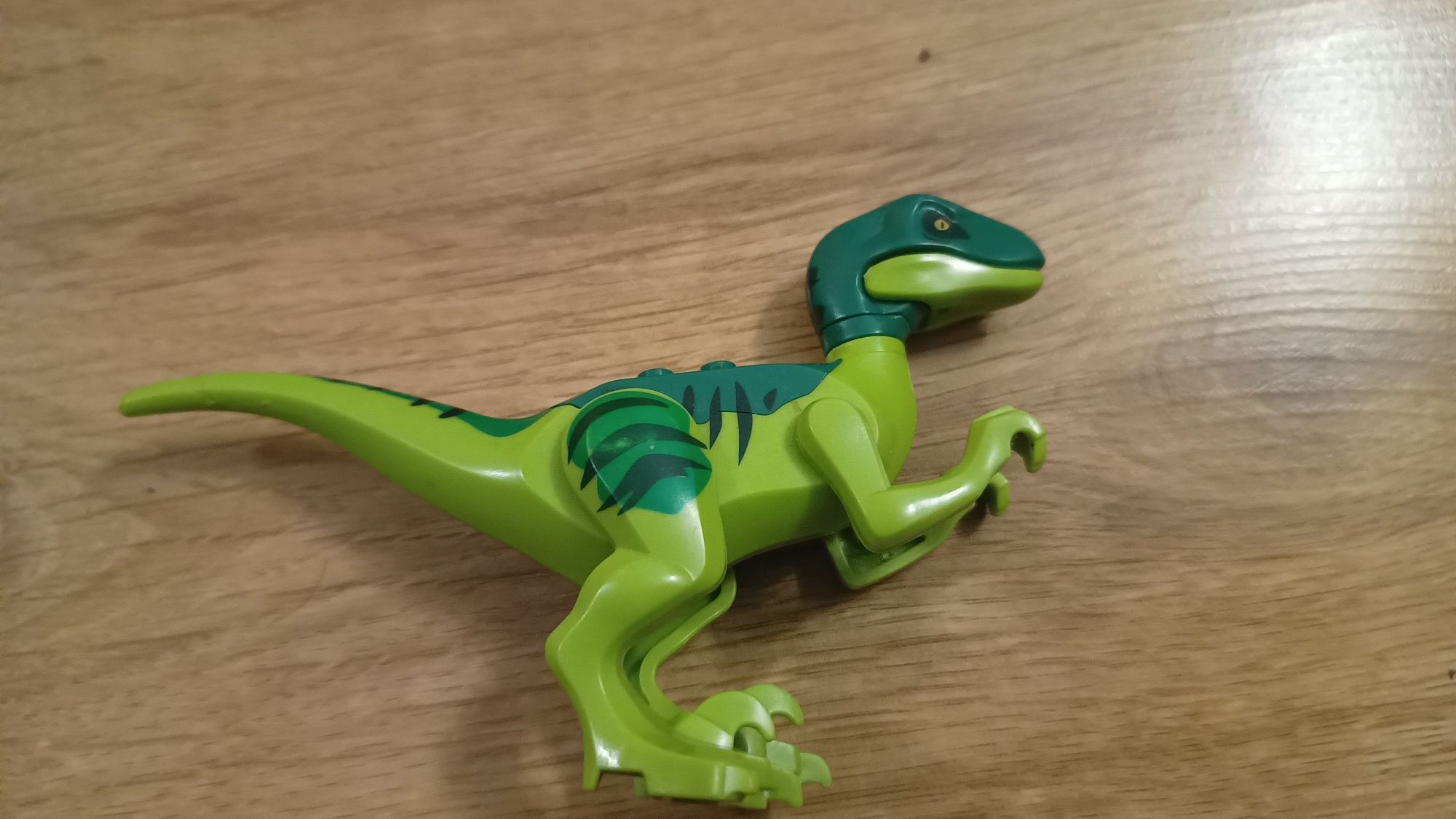 Sprzedam figurkę dinozaura z klocków
