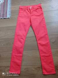 Pomarańczowo czerwone jeansy dziewczęce