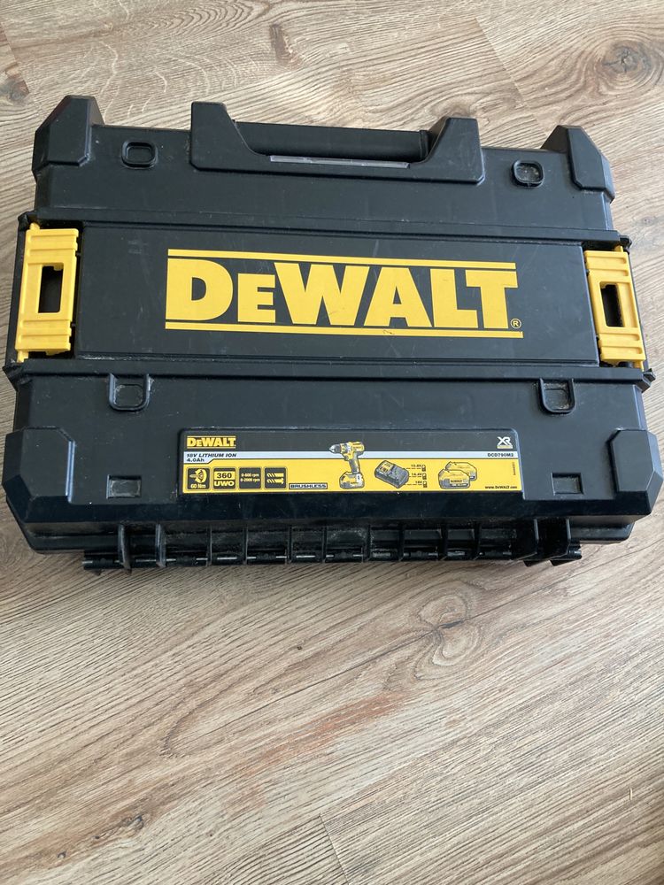 Skrzynka Dewalt Nowa