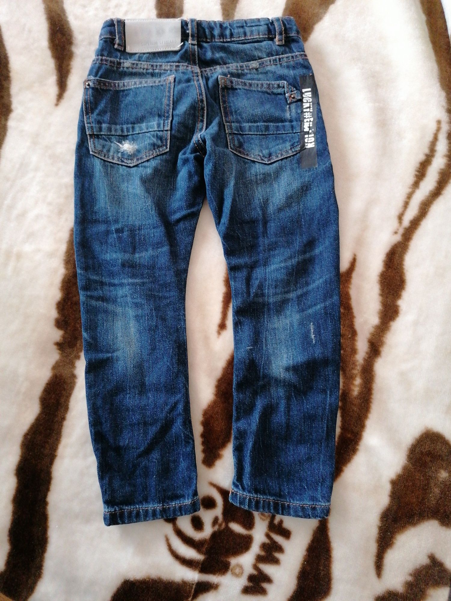Spodnie Zara r. 110 jeans, przetarcia dziury
