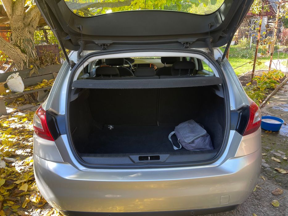 Продам автомобіль Пежо 308 2016