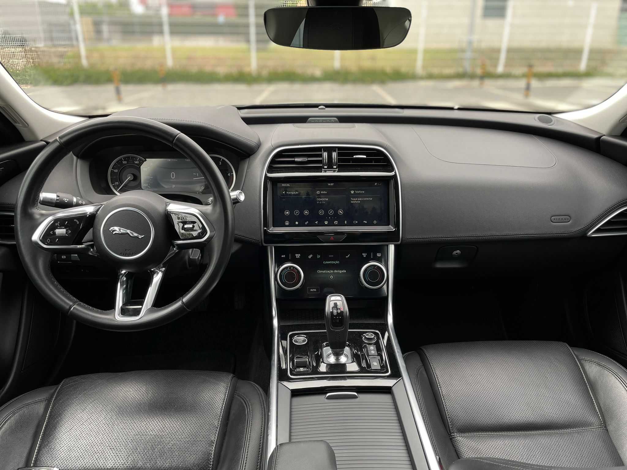 JAGUAR Xe Prestige Automático 2020 - revisões na Marca