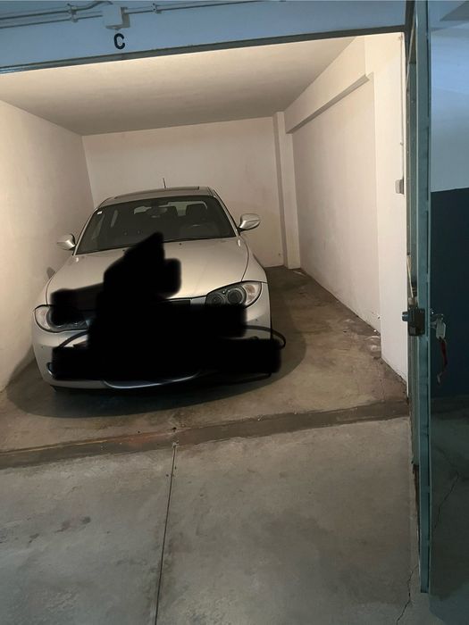 Garagem, individual e fechada,  junto Centro Saúde Infias