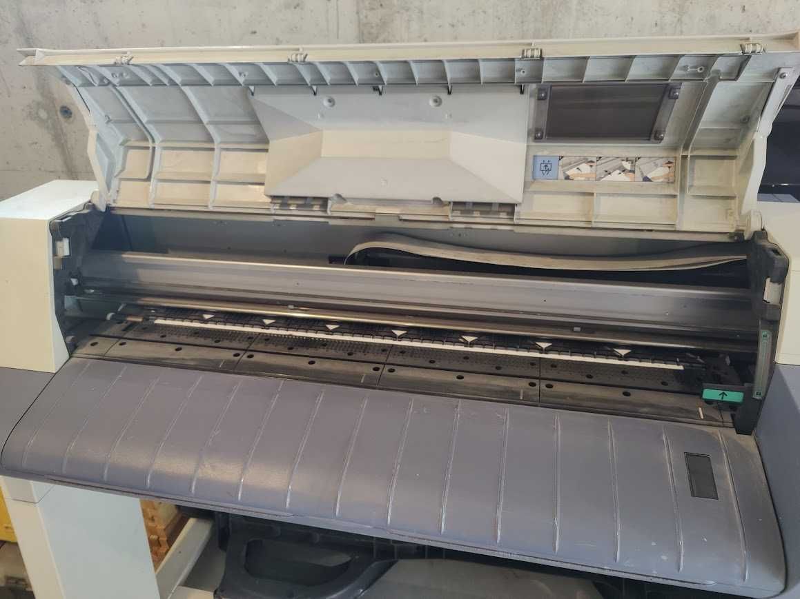 Plotter Canon com tinteiros cheios