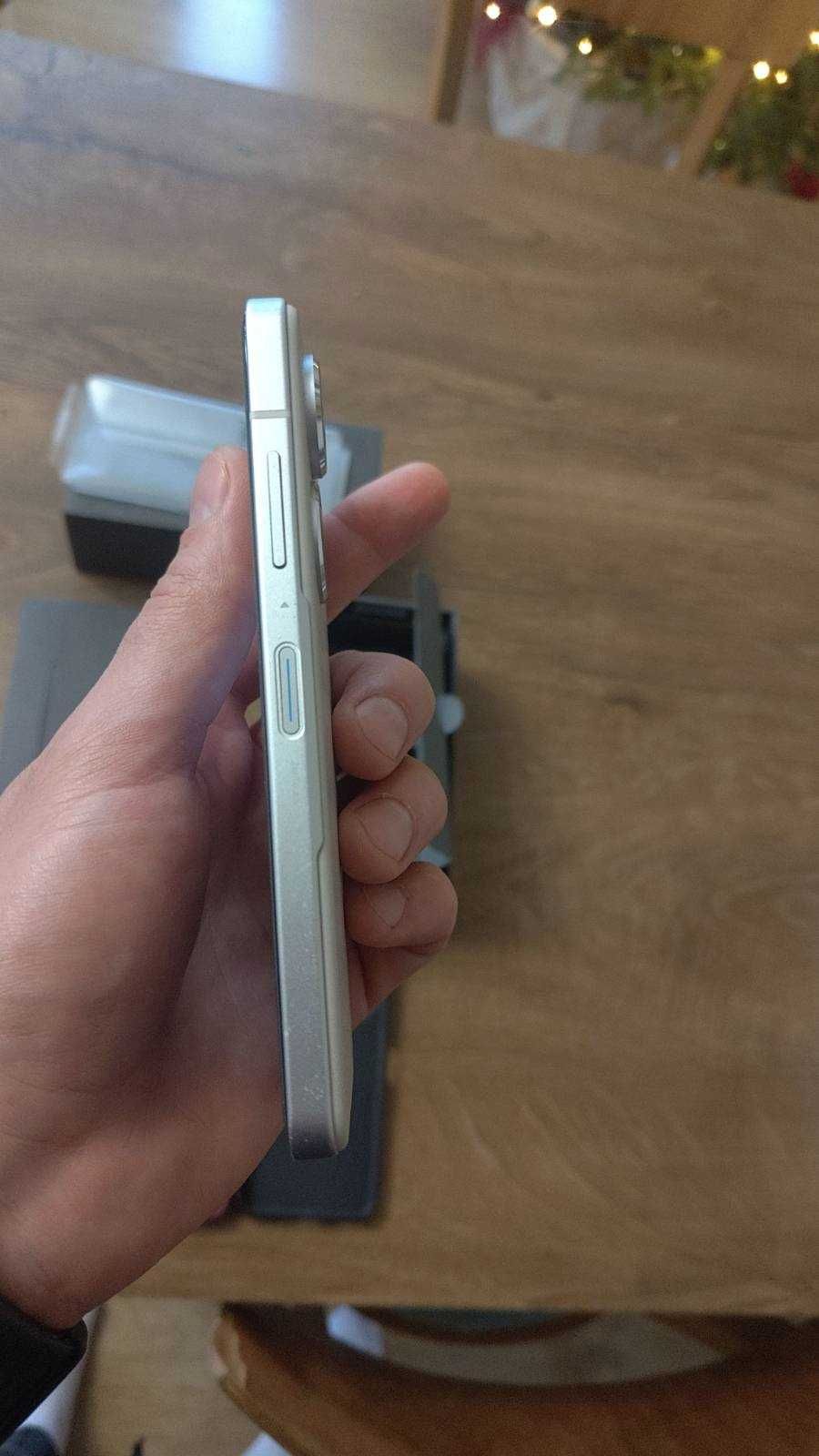 Asus Zenfone 9 128GB biały cały komplet case ładowarka kabel usb-c