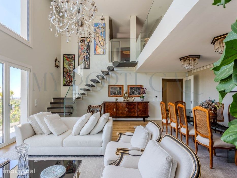 Luxo e exclusividade em Duplex T4 +1 mobilado - Oeiras