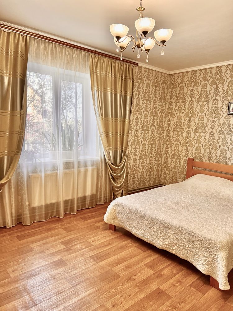 Будинок від власника . Житловий стан , всі зручності .