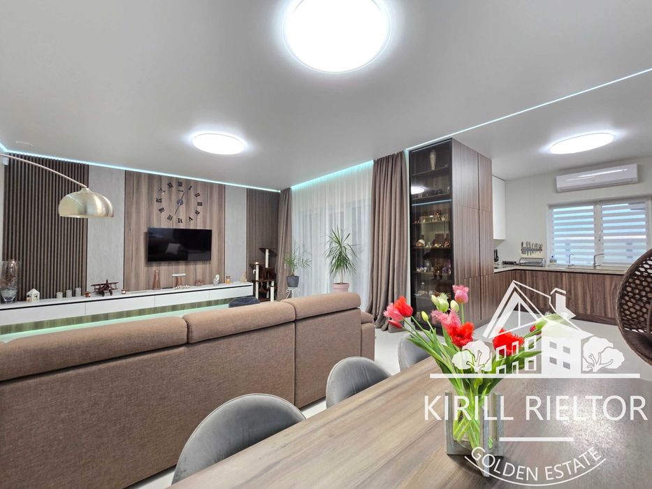 Продам дом с ремонтом и искусственным водопадом на участке S = 11 сот.