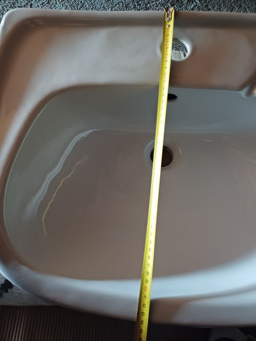 Nowa umywalka Koło z osłoną na syfon