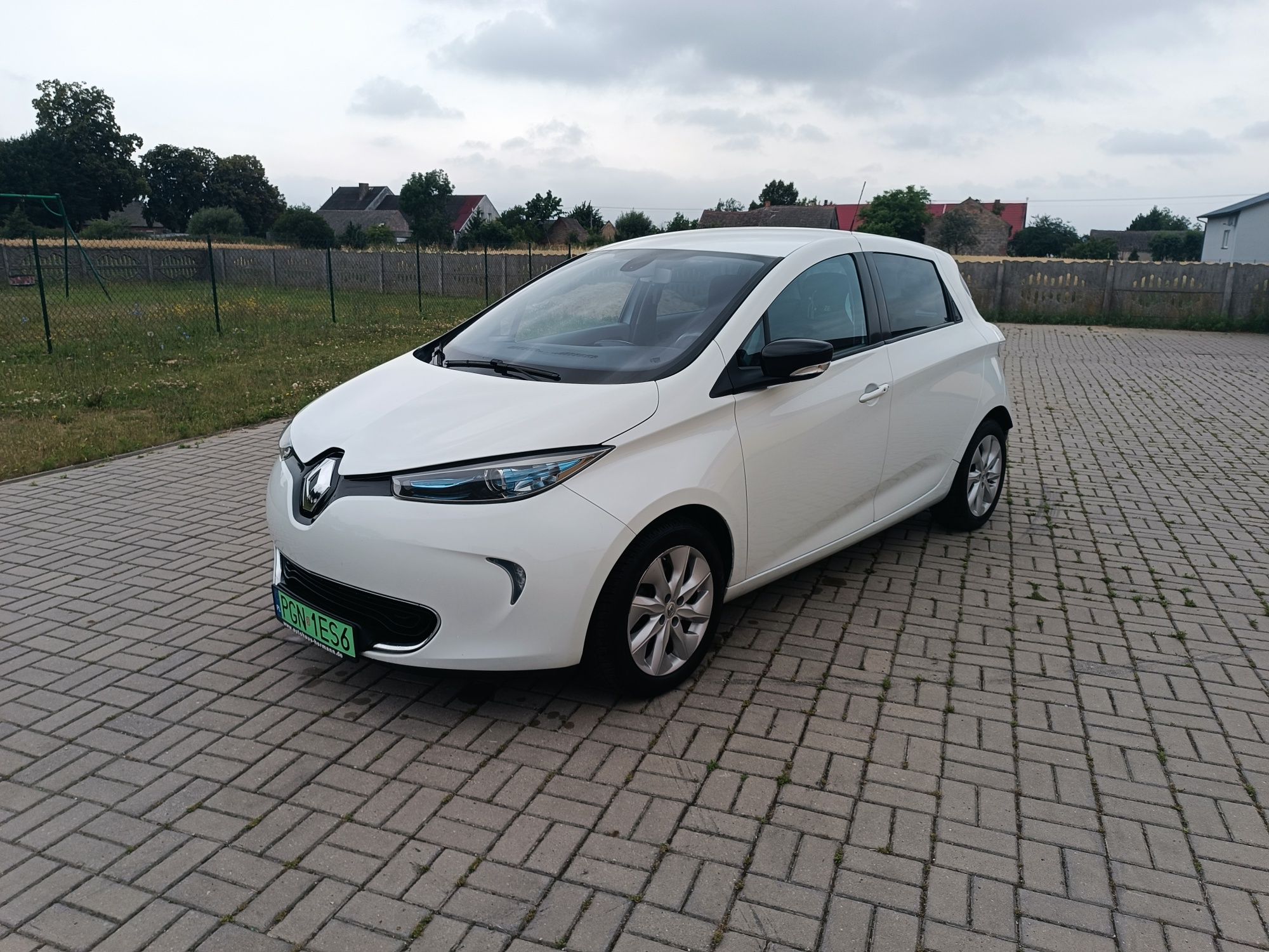 Renault Zoe z Niemiec, zarejestrowany stan bardzo dobry