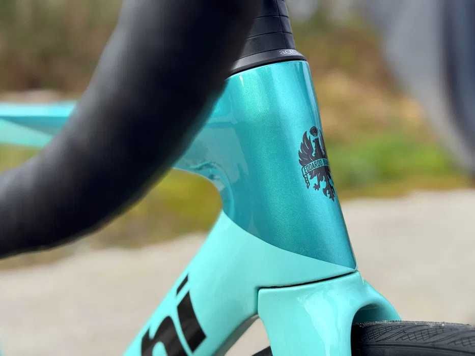 Rower szosowy Bianchi Oltre Race, Shimano 105 Di2, rozmiar 57, 59