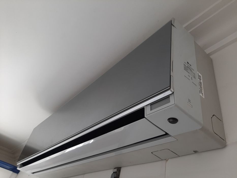 Ar Condicionado LG S-18AWR Interior ArtCool Premium