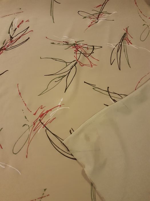 Dzianina beż ze wzorem szer.150 cm.