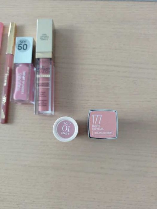 Pomadki konturówki błyszczyk