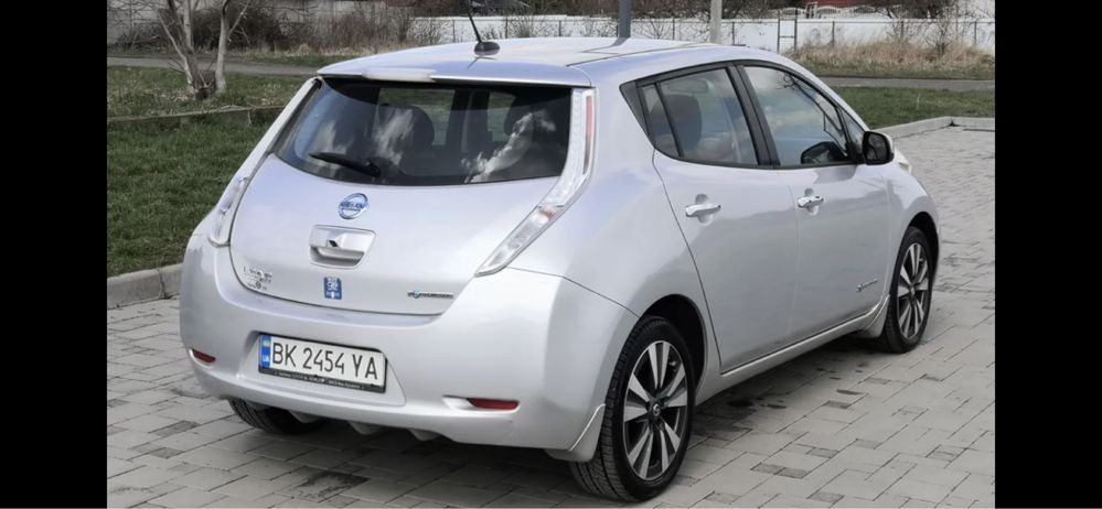 Терміново! Nissan Leaf 24kw 12.2015 вартий уваги