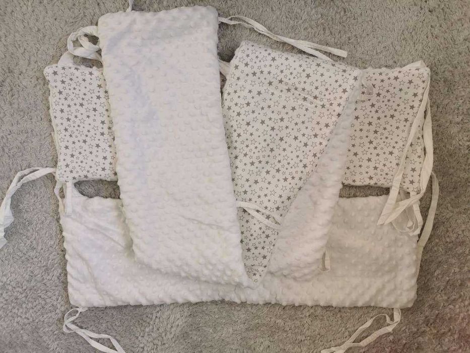 Ochraniacze do łóżka lub łóżeczka Gwiazdki + Minky