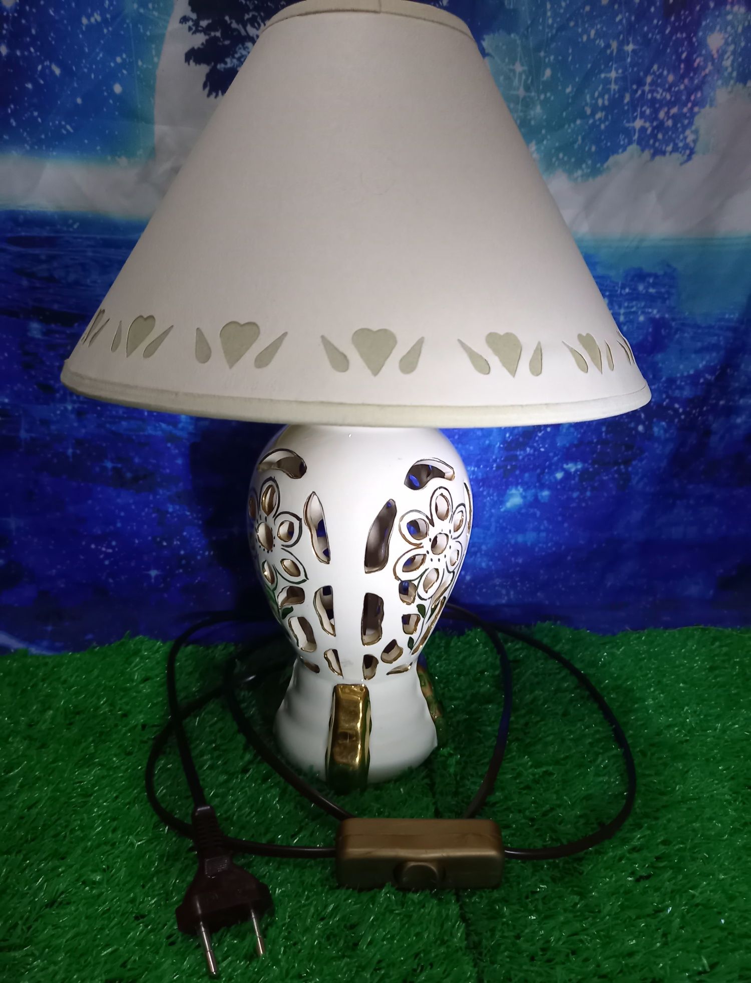 Piękna lamka porcelanowa