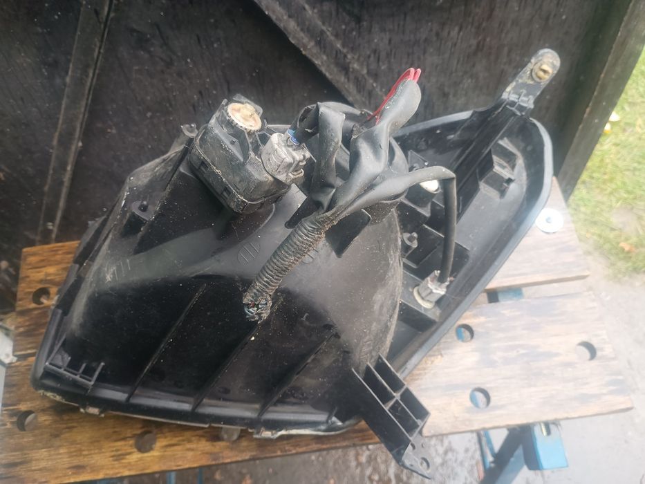 Toyota RAV4 II lampa przednia prawa