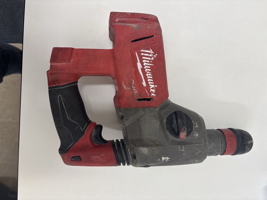 Sprzedam młotowertarku Milwaukee M 18CHX bez akumulatora