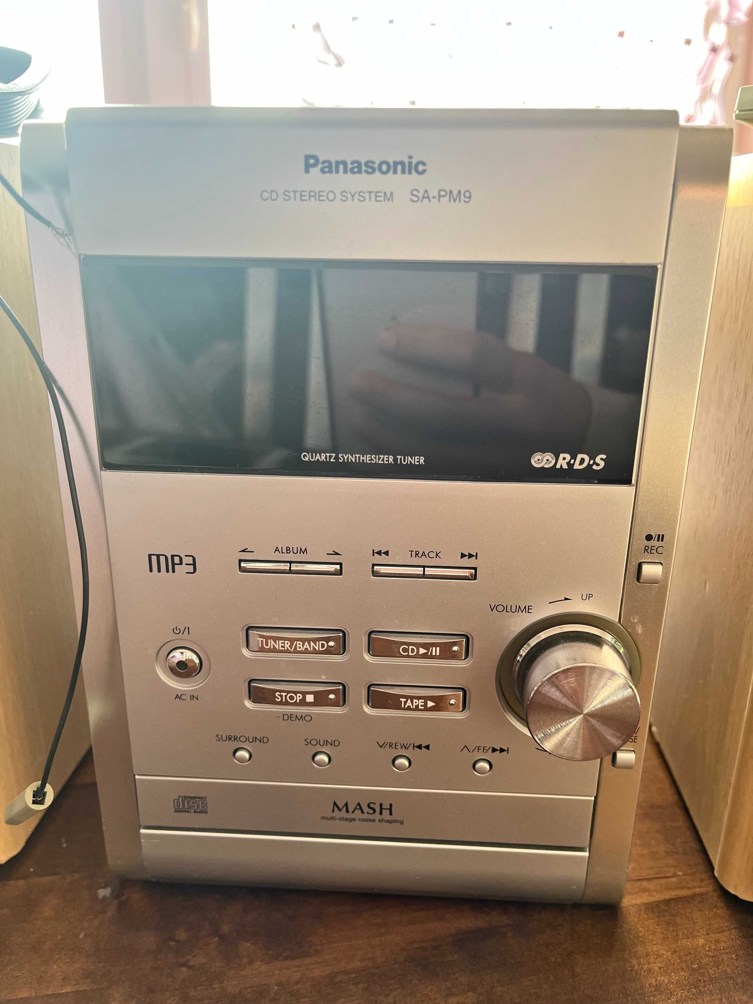 Zestaw stereo wieża Panasonic z funkcją radia i odtwarzania płyt CD