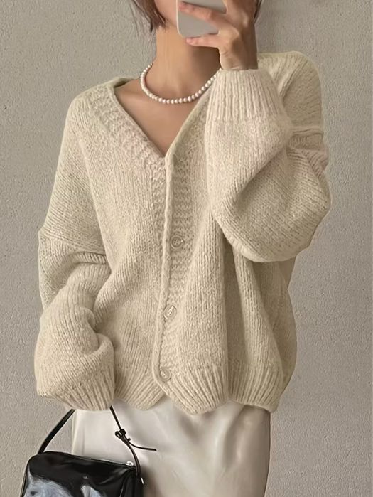 Жіноча елегантна блуза з V-вирізом та ґудзиками