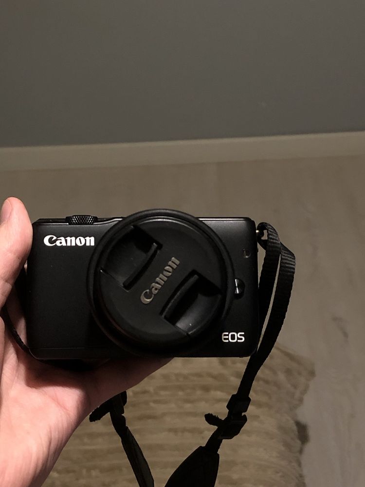 Камера Canon EOS M10 в ідеальному стані після особистого користування