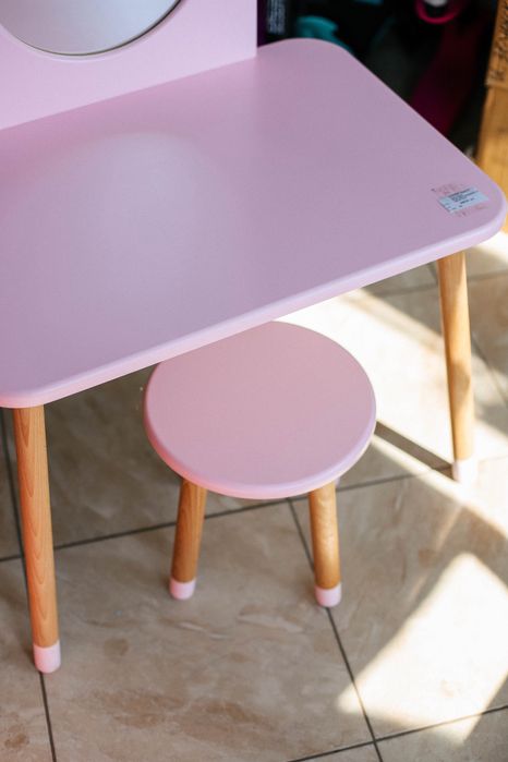 Трюмо зі стільцем