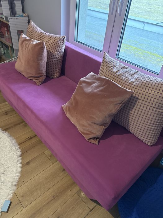 Rozkladana rozowa sofa