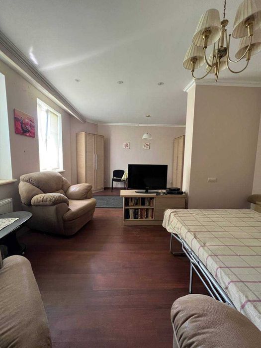 Оренда будинку, з садом та озером, Рожни.