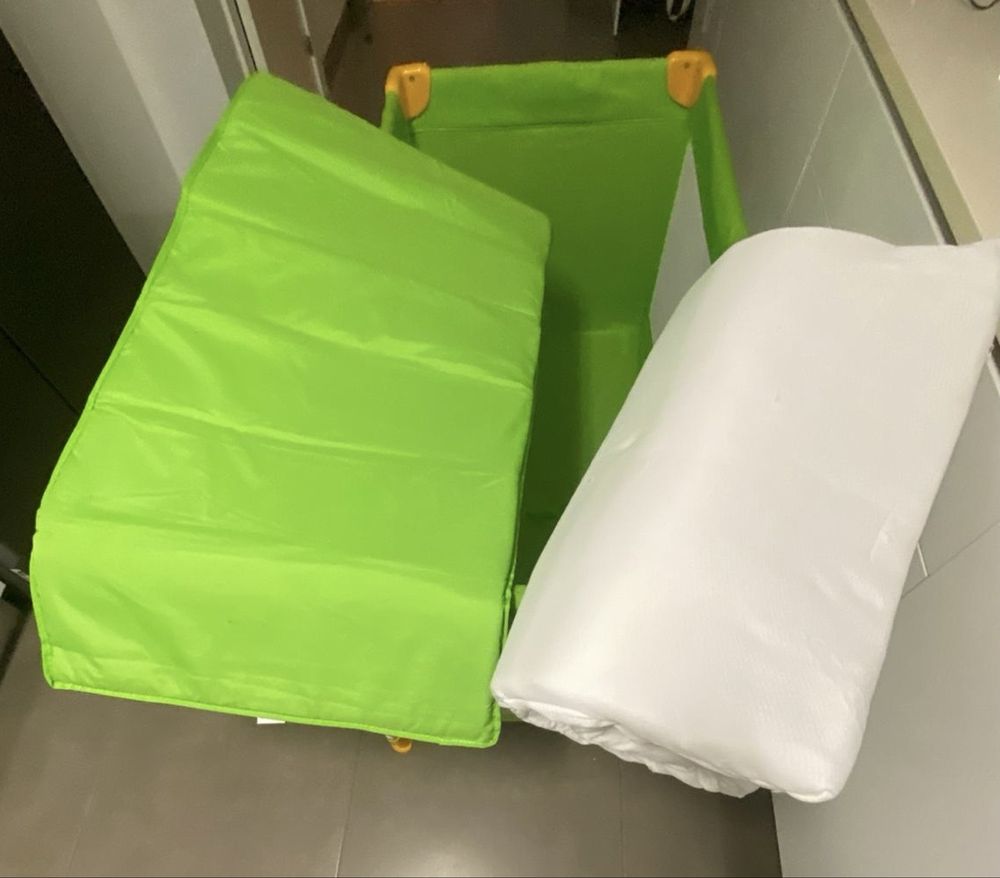 Cama de viagem Prenatal + colchão de espuma branco
