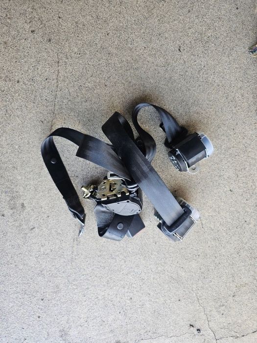 Pas bezpieczeństwa lewy prawy środek tył komplet Volkswagen Polo 9N