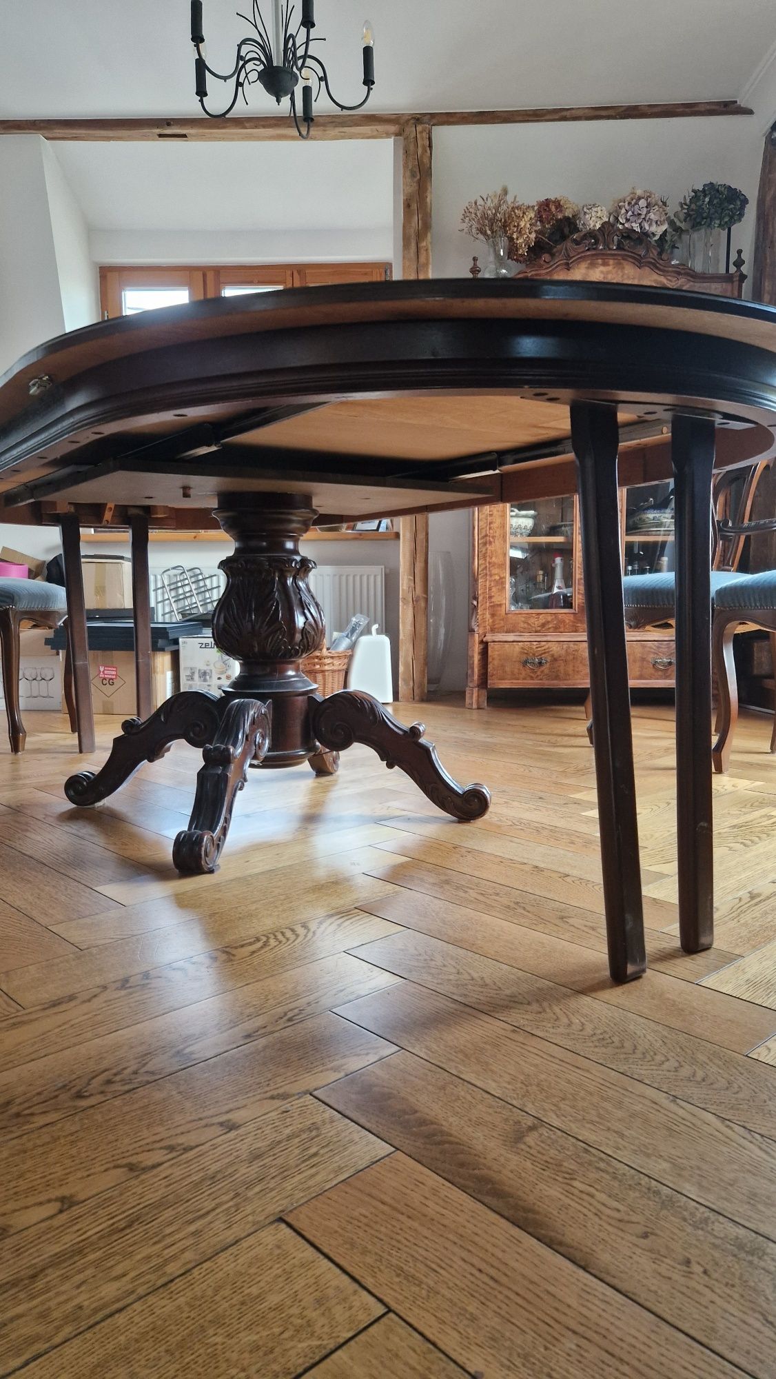 Stół okrągły rozkładany stylizowany retro vintage na jednej nodze