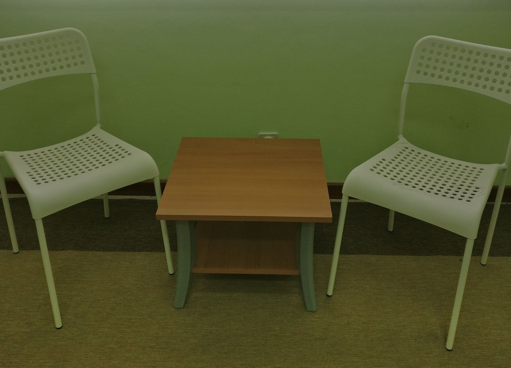 Cadeiras e mesa madeira