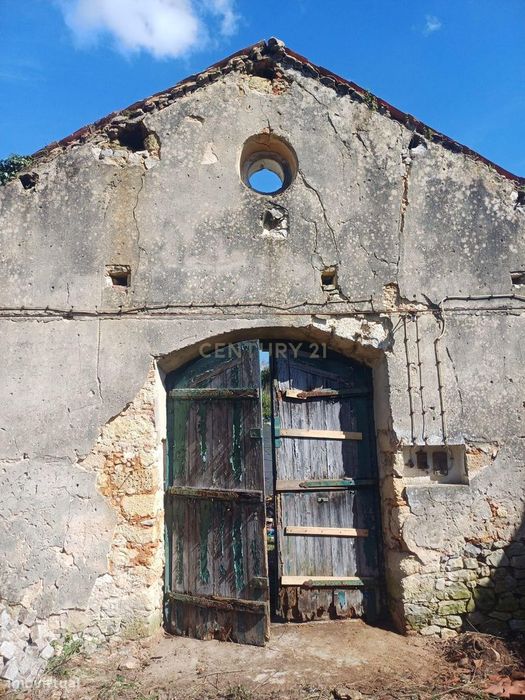 Arrecadação em terreno urbano em Almoster