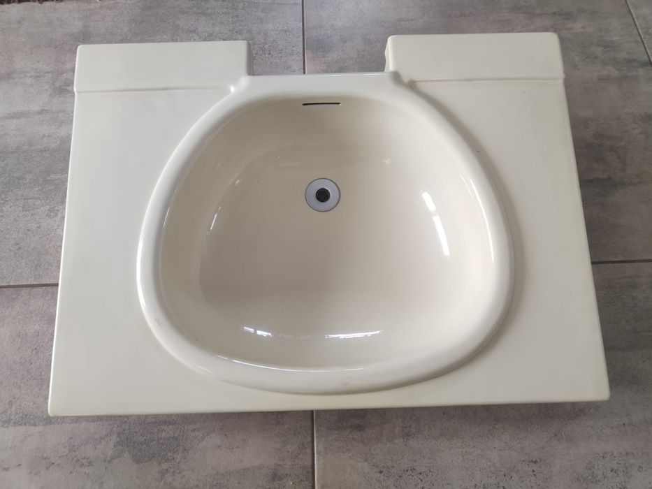 Umywalka do przyczepy