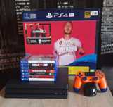 PS4 pro 1TB + pad  + stacja ładująca pady + 7 gier