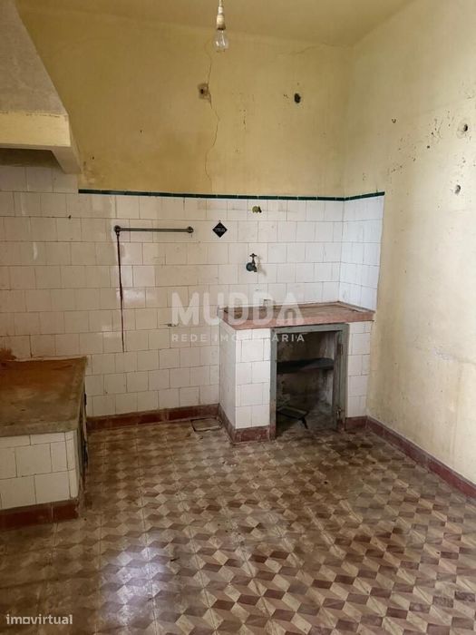 Moradia para renovar no Furadouro