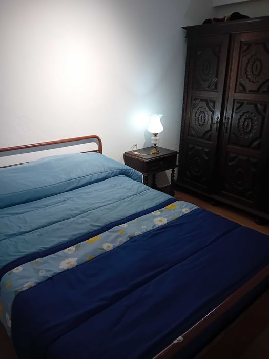 Quarto solteiro perto da estação