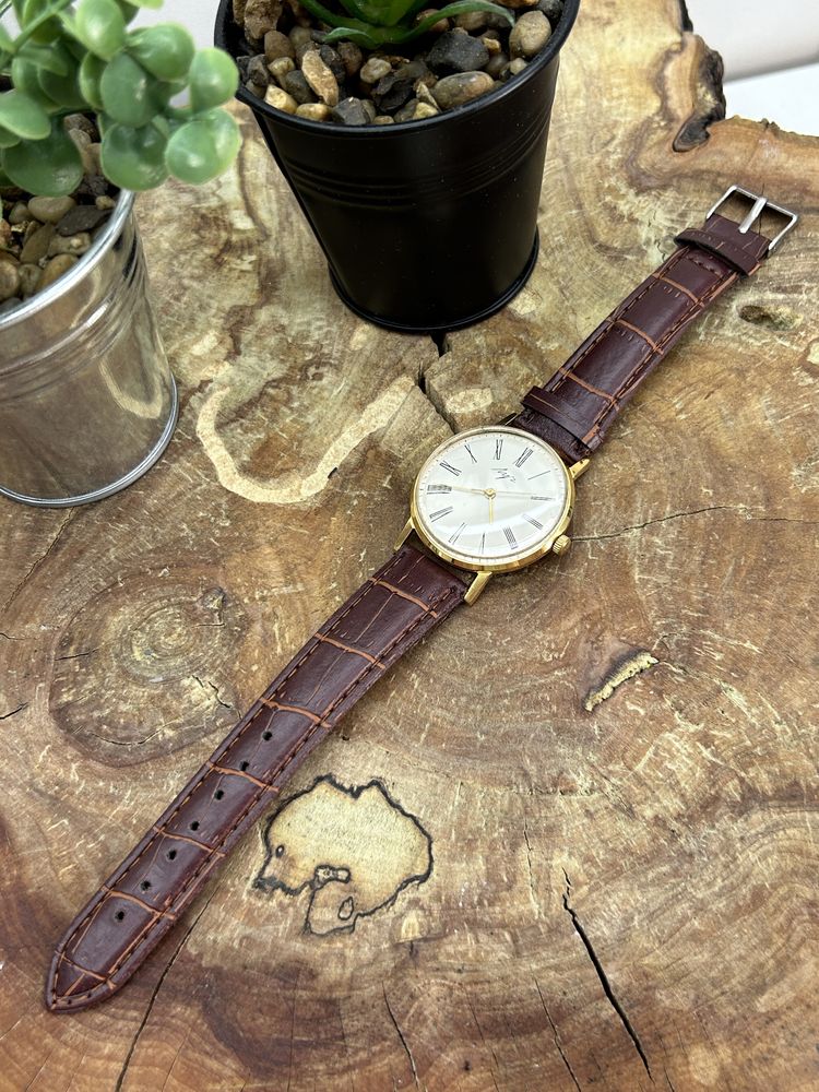 Stary pozłacany radziecki zegarek Lucz