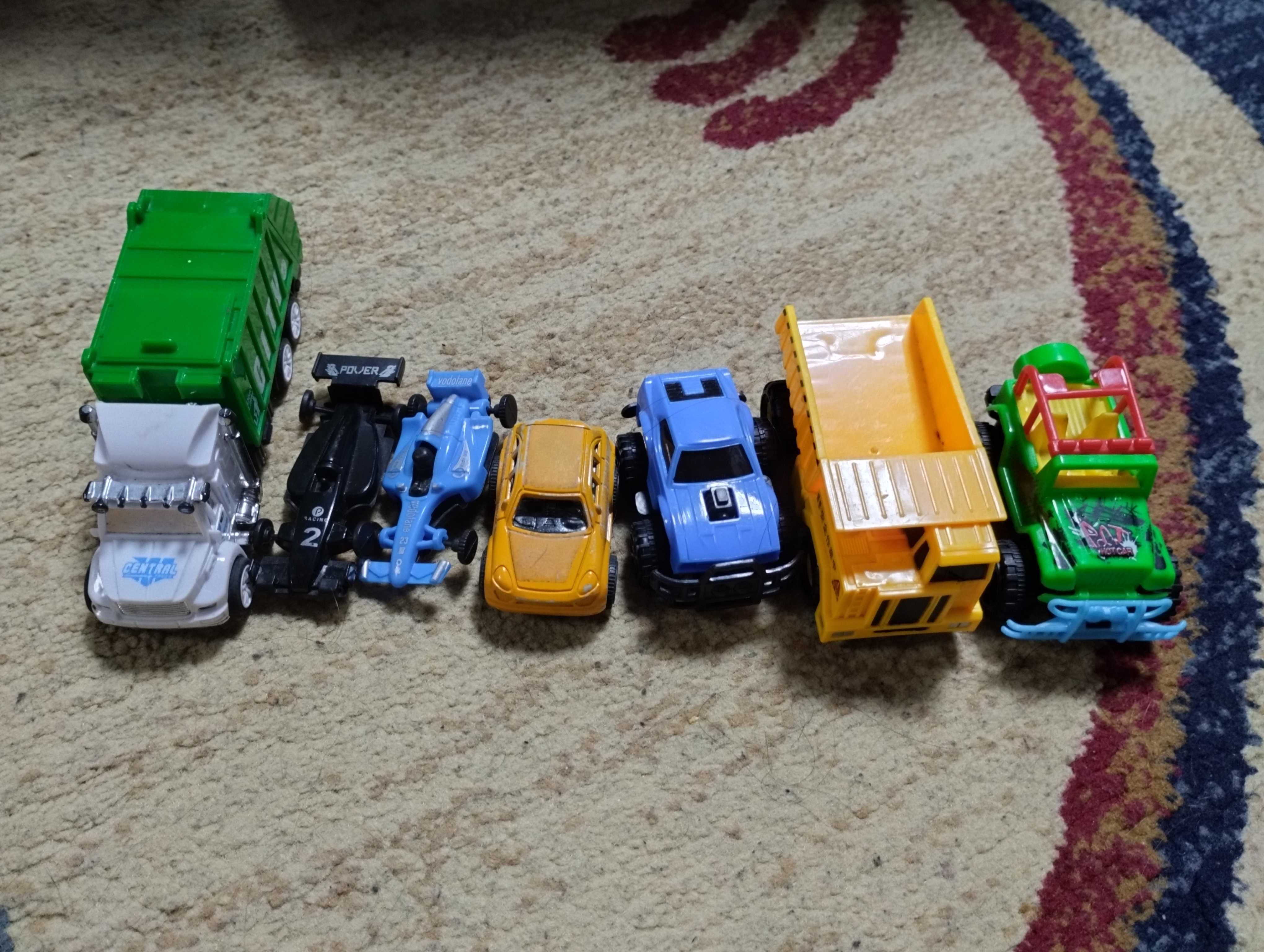 Продам залізні машинки дитячі(40 шт маленьких і 7 більших)