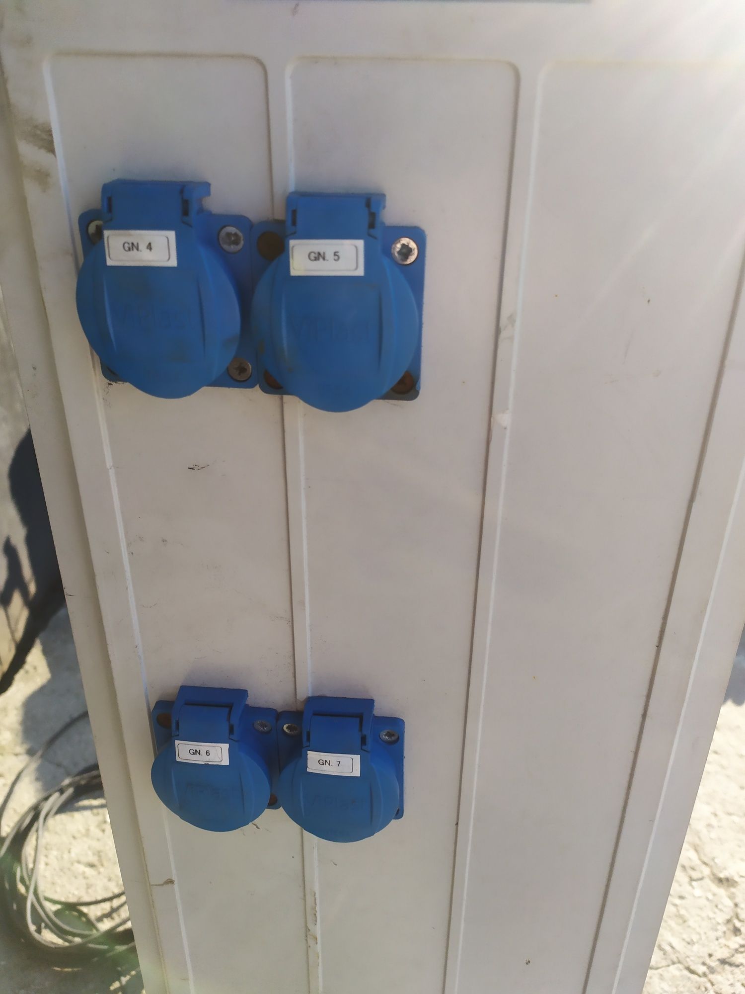 Skrzynka elektryczna na budowę rozdzielcza