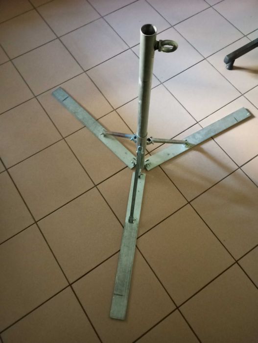 Sprzedam podstawę do parasola stalowa .