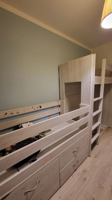 Łóżko dziecięce, antresola