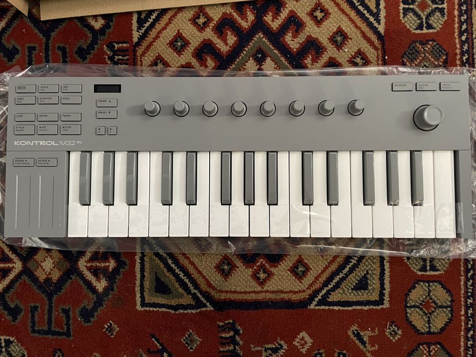 Controlador MIDI  Native Instruments Kontrol M32