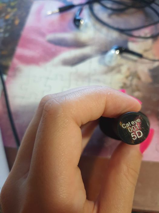 Гель лак Komilfo розового цвета кошачий глаз рожевого кольору гель лак