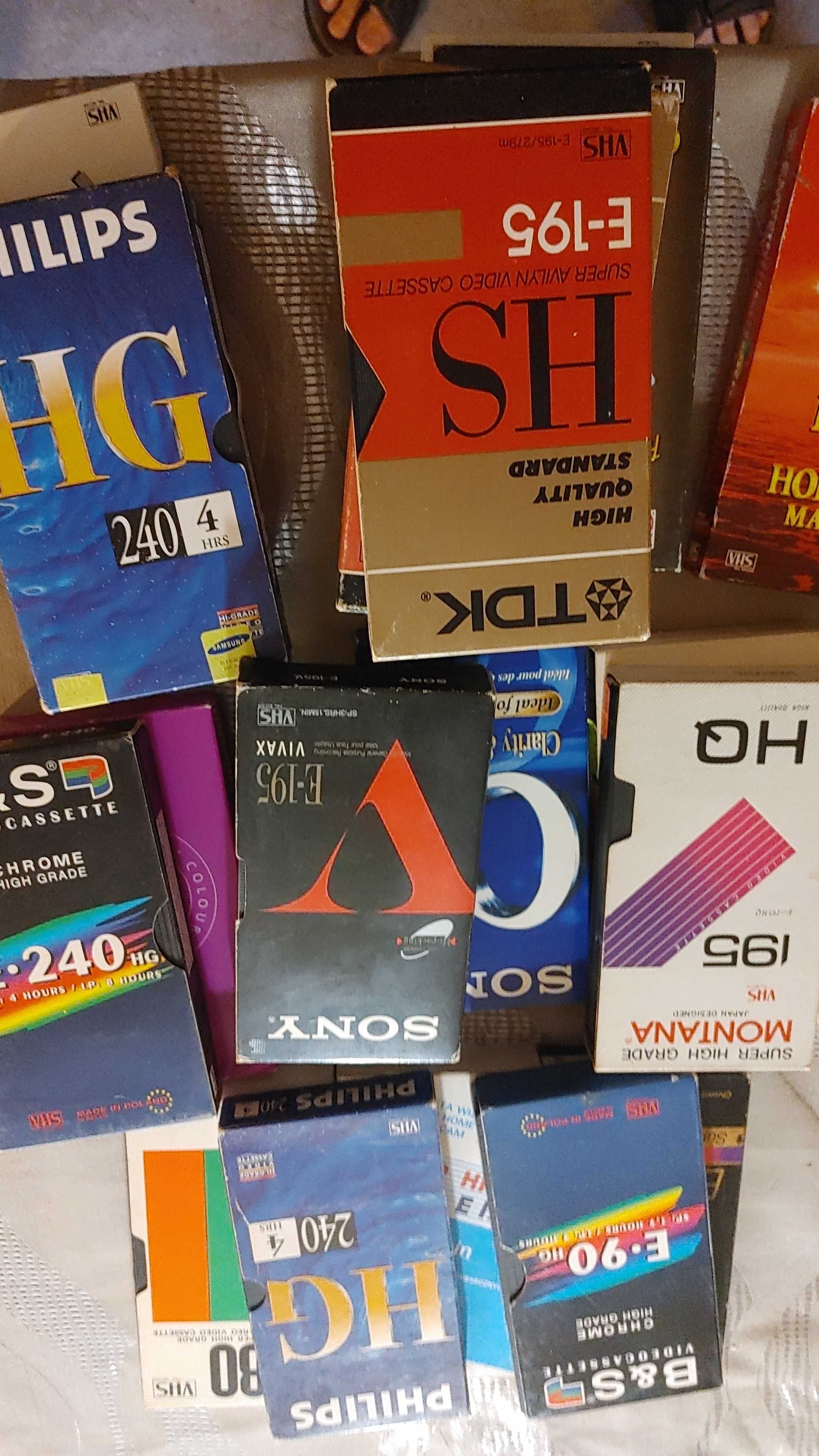 Kasety VHS z lat 80-tych  16 sztuk