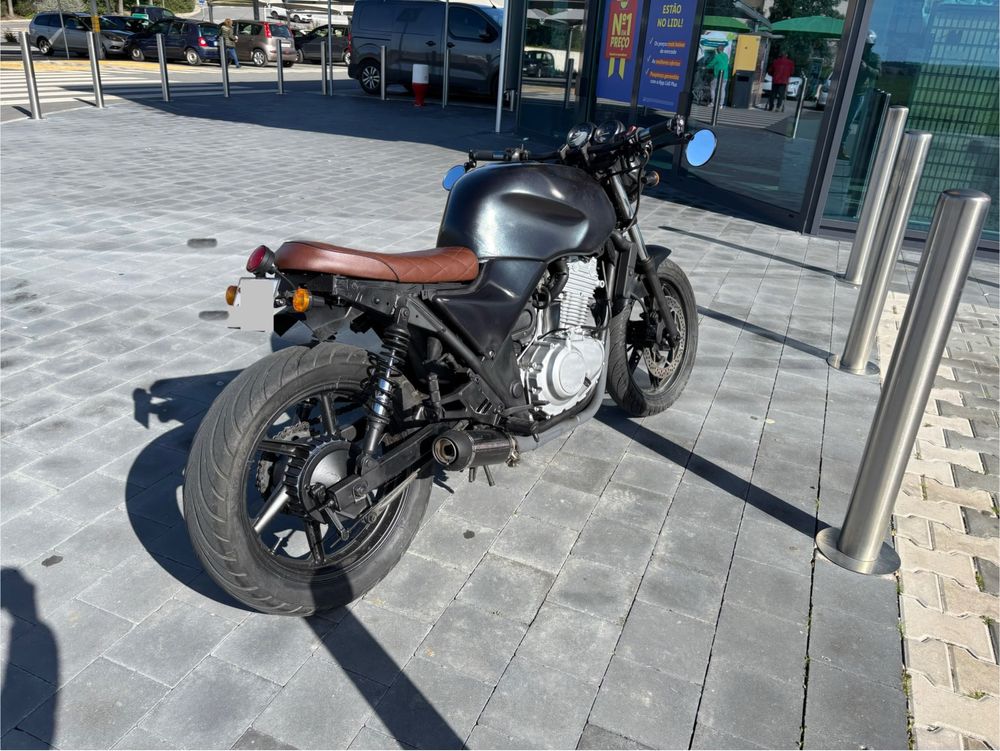 Honda CB 500 estilo Cafe Racer