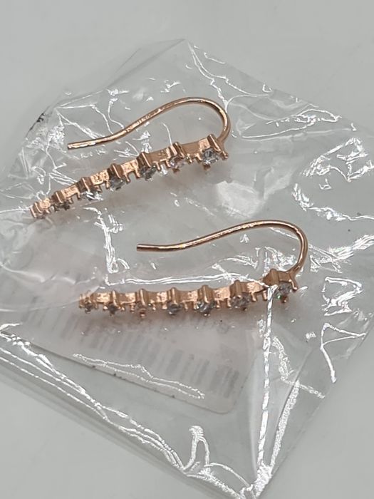 Brincos ear cuff com pedras