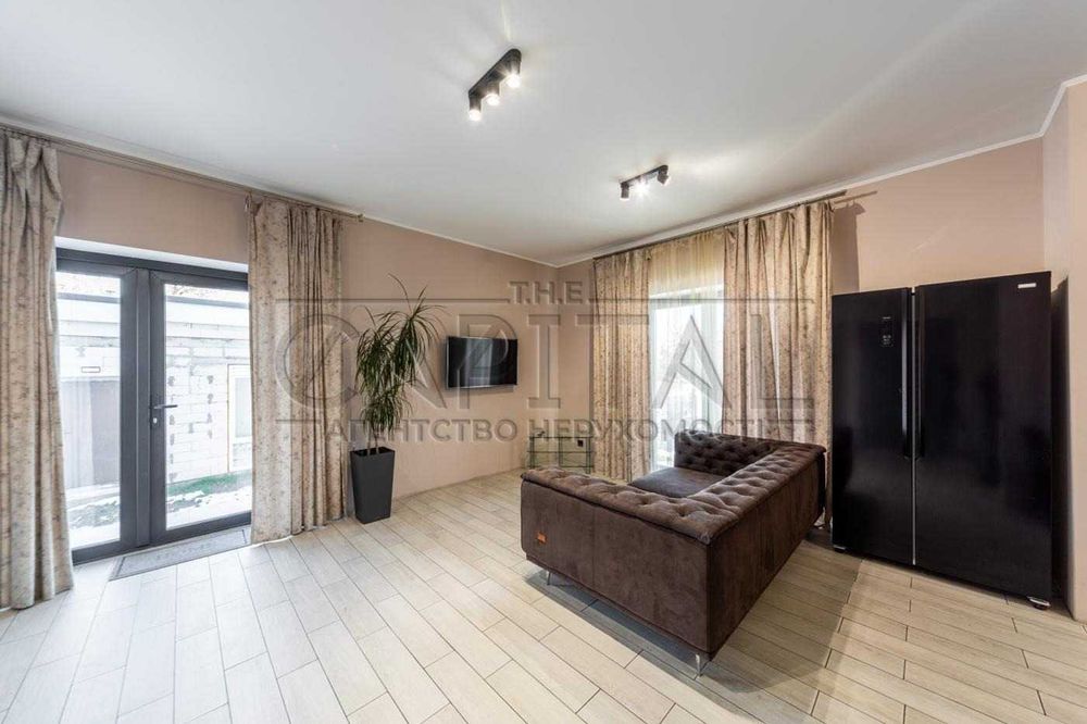 Продаж Дуплекс, Солом'янський район, пл. Шевченка, 180 м2