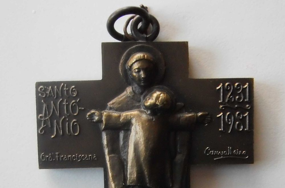 Cruz em bronze "Oração bênção Santo António" - Comemoração Franciscana